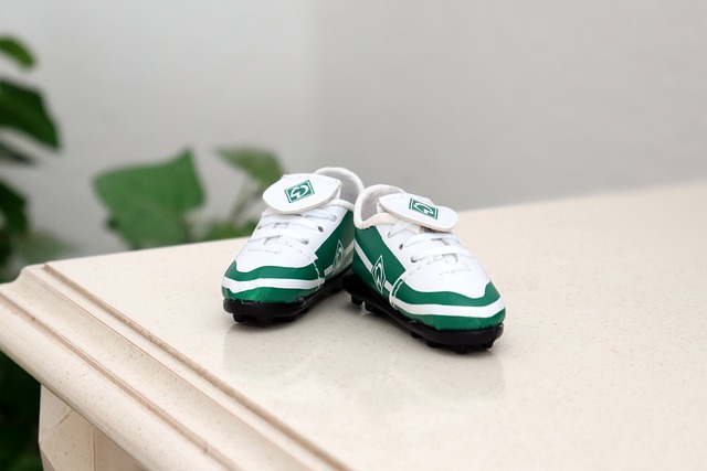 面临一个至 面临一个至